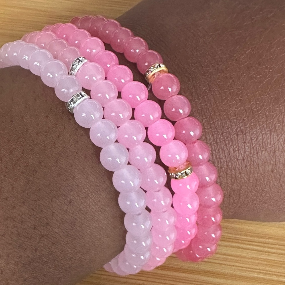 Handmade Bright Pink Glass Stretch Bead Bracelet with Goldtone Accent Size 7… - Picture 3 of 3